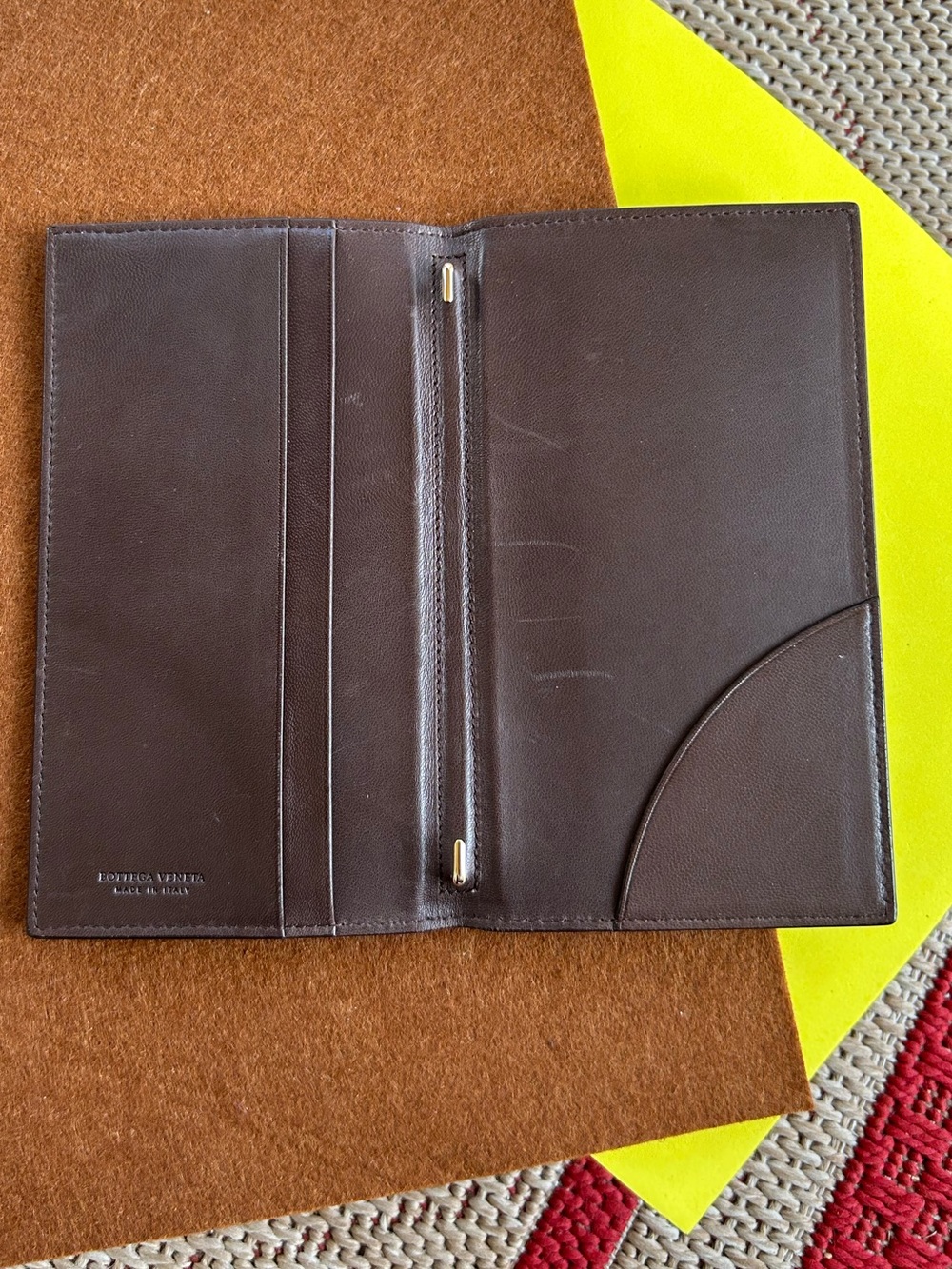 BOTTEGA VENETA Authentic EUC Luxury Passport Holder or Wallet - Unisex - Picture 5 of 8